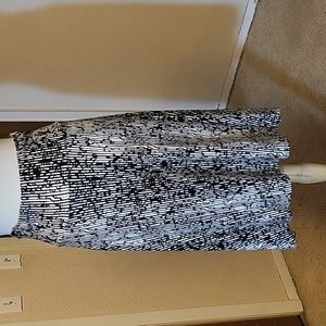 Lularoe skirt in black and white M